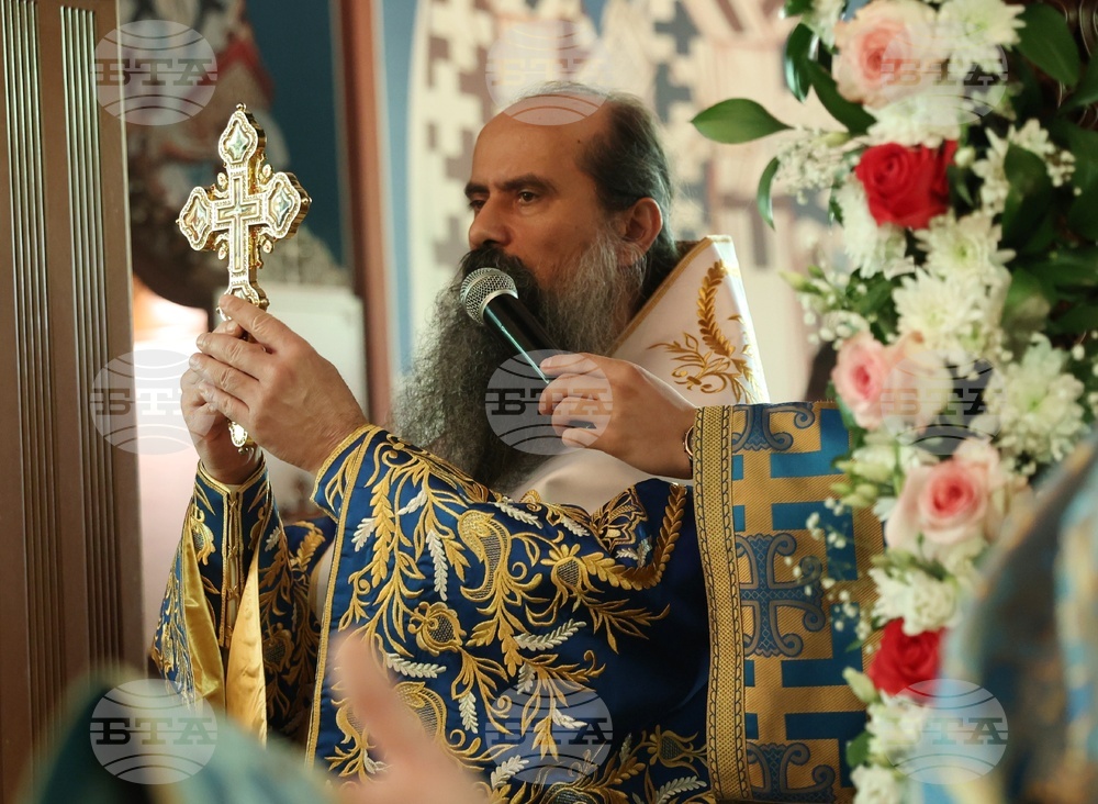 Храм „Свето Благовещение“- патриарх Даниил- света златоустова литургия