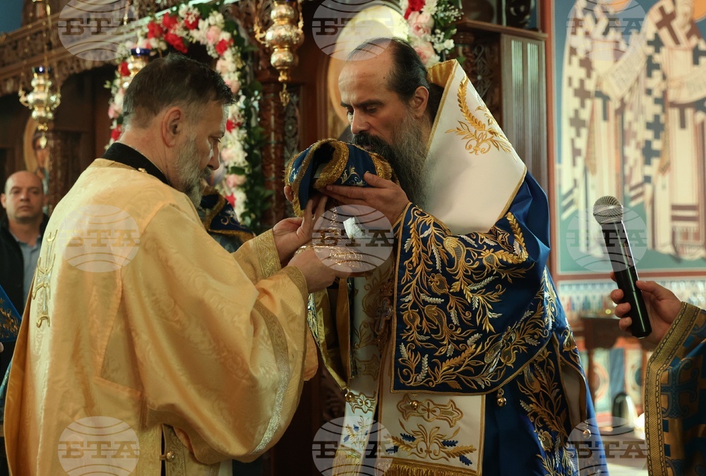 Храм „Свето Благовещение“- патриарх Даниил- света златоустова литургия