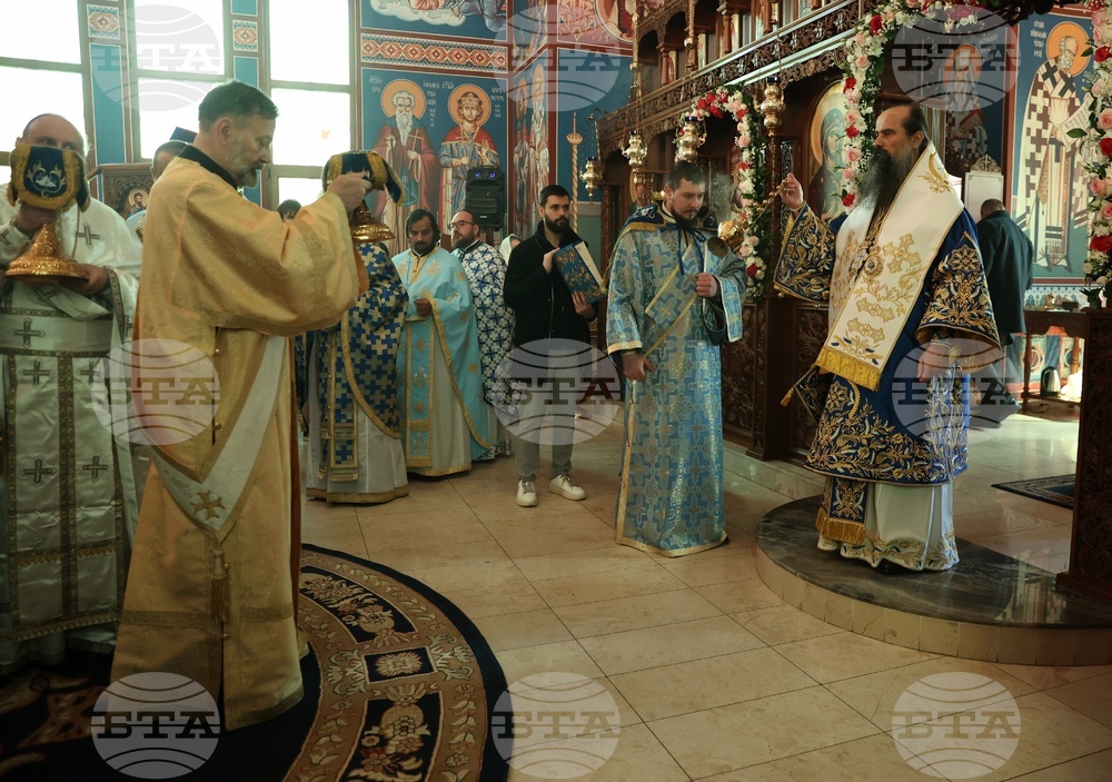 Храм „Свето Благовещение“- патриарх Даниил- света златоустова литургия