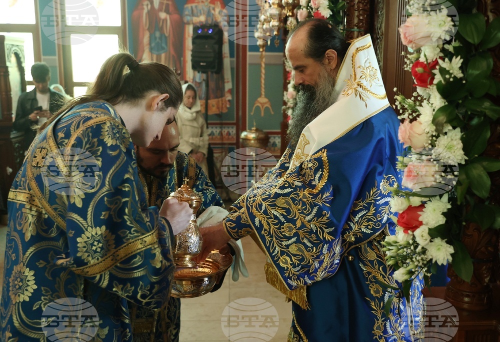 Храм „Свето Благовещение“- патриарх Даниил- света златоустова литургия