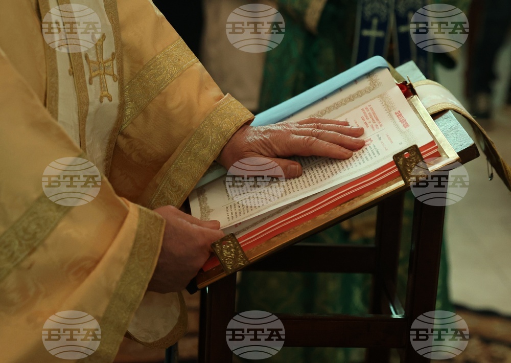 Храм „Свето Благовещение“- патриарх Даниил- света златоустова литургия