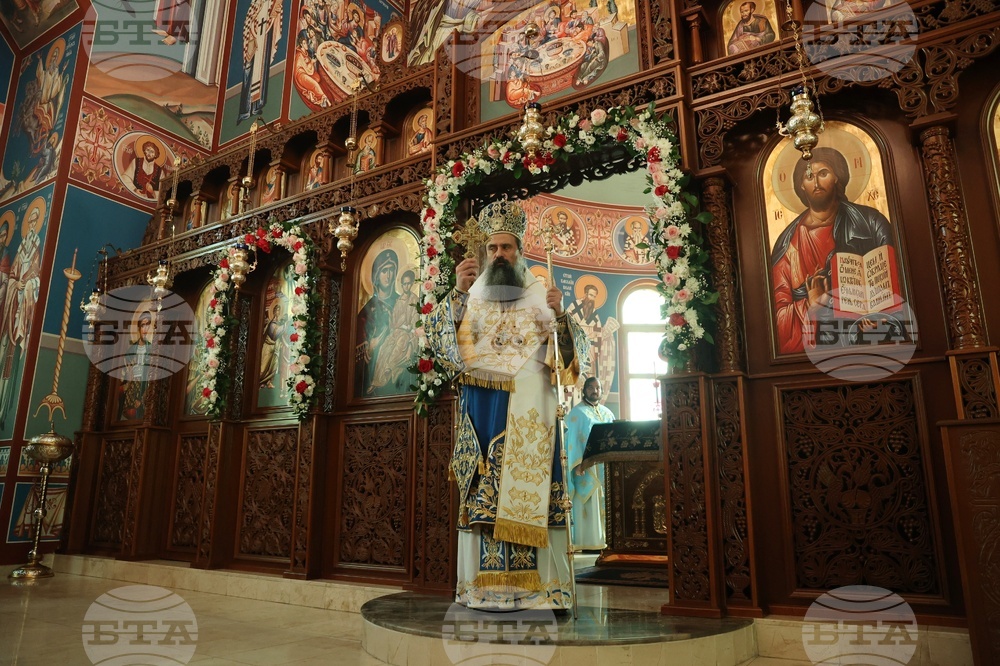 Храм „Свето Благовещение“- патриарх Даниил- света златоустова литургия