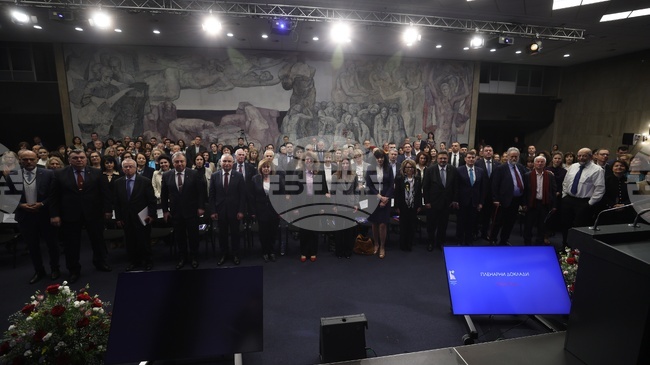  Първият ден от международния форум за кирилицата „Духовното наследство в дигиталния век“, организиран от президента Илияна Йотова, се състоя в НДК