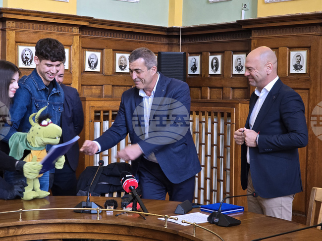 Националната гимназия за сценични и екранни изкуства в Пловдив получи официално документите за новата си сграда 