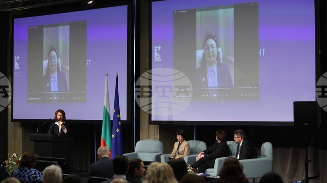 За разпространението на кирилицата в неславянска среда говориха чужди учени в панела „Азбука и власт в съвременния свят“ на форума за кирилицата 