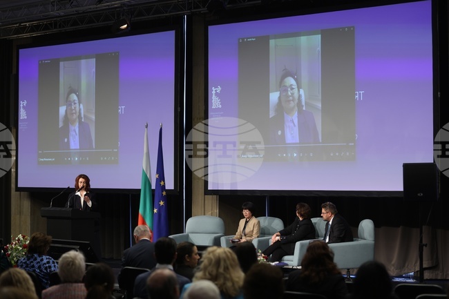 За разпространението на кирилицата в неславянска среда говориха чужди учени в панела „Азбука и власт в съвременния свят“ на форума за кирилицата 