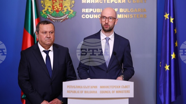 От днес е активна мярката в подкрепа на най-нуждаещите се заради поскъпването на горивата, съобщи министър Клисурски