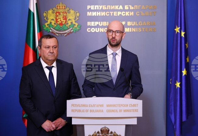 От днес е активна мярката в подкрепа на най-нуждаещите се граждани заради поскъпването на горивата, съобщи министър Клисурски