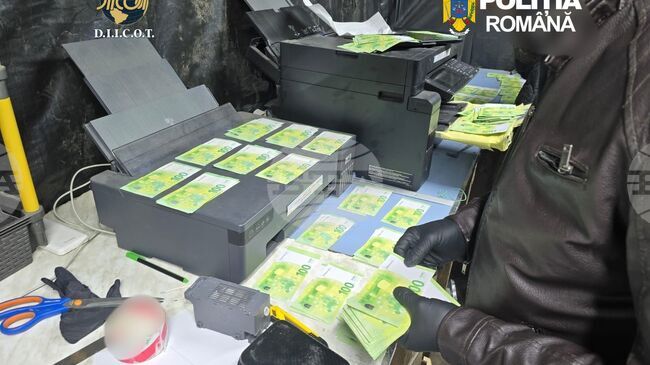 Румънските власти разпространиха кадри от нелегалната печатница за фалшиви пари в Сучава, разкрита след ареста на петима заподозрени в София