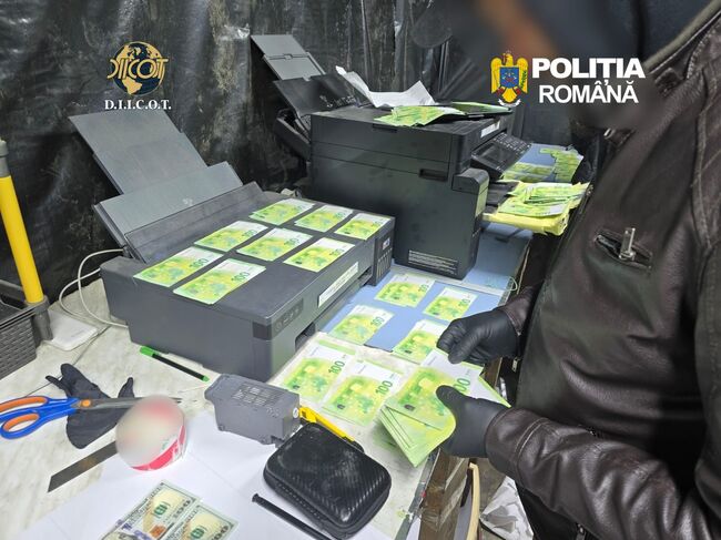 Румънските власти разпространиха кадри от нелегалната печатница за фалшиви пари в Сучава, разкрита след ареста на петима заподозрени в София