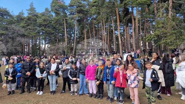 С търкаляне на питки, засаждане на дървета и игри за най-малките в Самоков бе отбелязан празникът Благовещение 