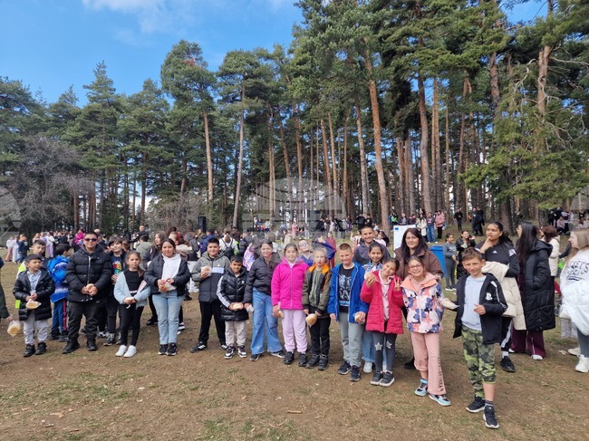 С търкаляне на питки, засаждане на дървета и игри за най-малките в Самоков бе отбелязан празникът Благовещение 