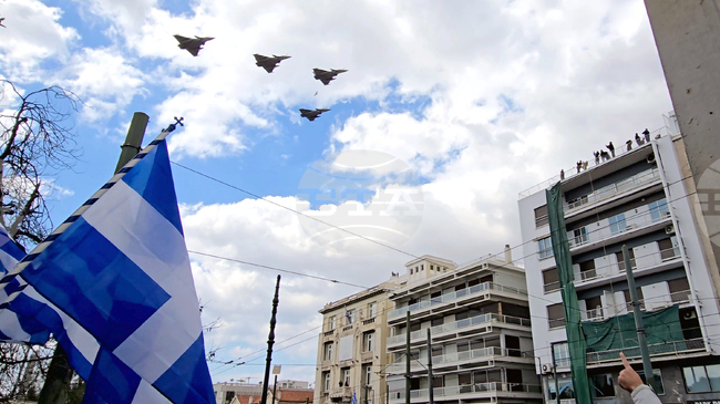 С военен парад в Атина Гърция отбеляза Деня на независимостта