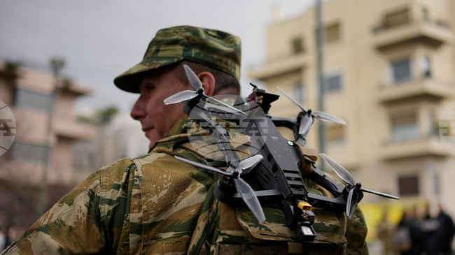 Гъркините we`e могат да завършат доброволна военна служба в сухопътните войски 