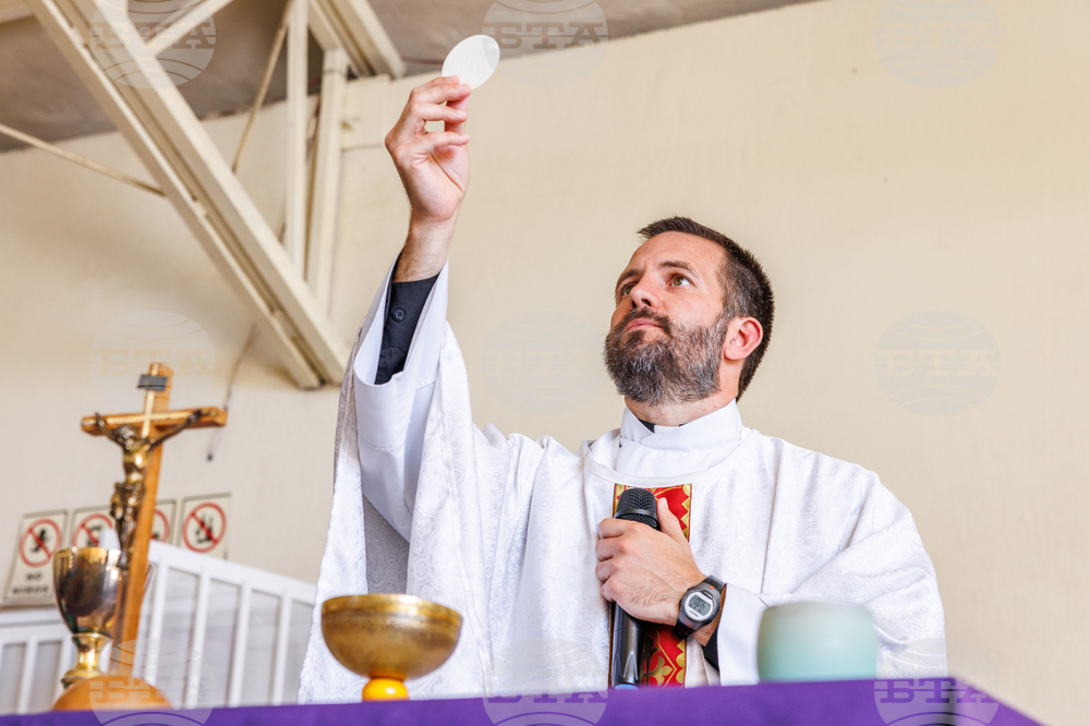 Border Priest Migrants