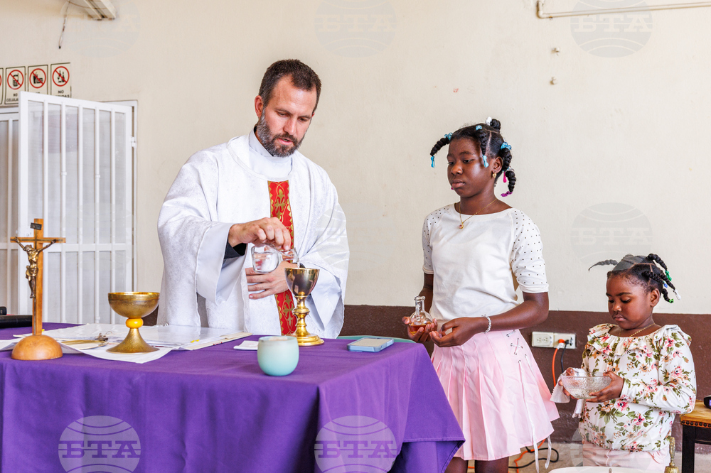 Border Priest Migrants