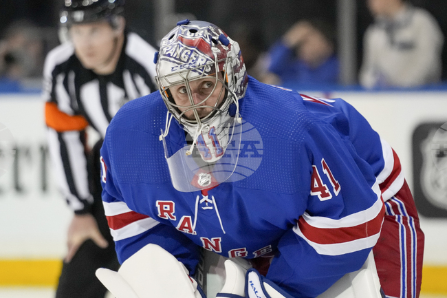 Вратарят Ярослав Халак обяви оттеглянето си от НХЛ след 17 сезона