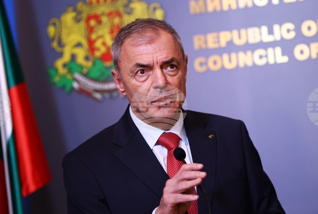 Предложих да започне процедура по обявяването на 20 април за официален празник, каза министър Сергей Игнатов