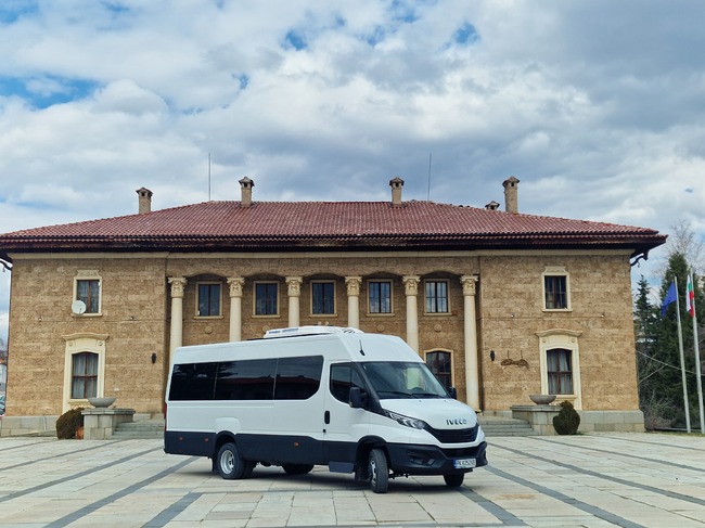 Община Ковачевци закупи нов автобус за нуждите на обществения си транспорт