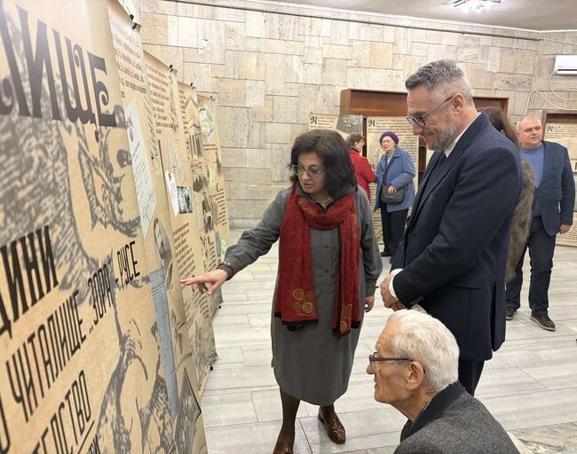 Областна администрация Русе: Председателката на Възрожденско читалище „Зора 1866“ Емилия Василева бе отличена с почетния знак на областния управител Орлин Пенков 