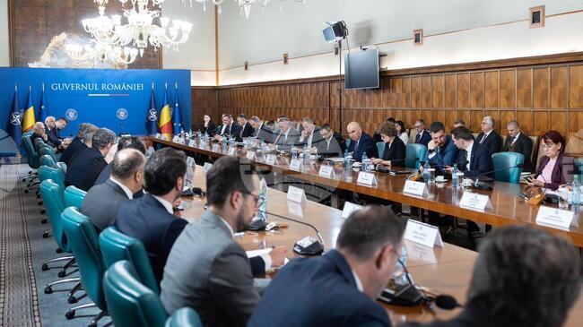 Румънският премиер Илие Боложан проведе консултации с представители на работодателските организации и синдикатите заради кризата с горивата