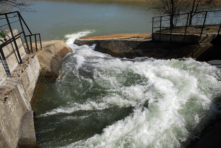 Politicians Clash over Planned Water Price Hikes