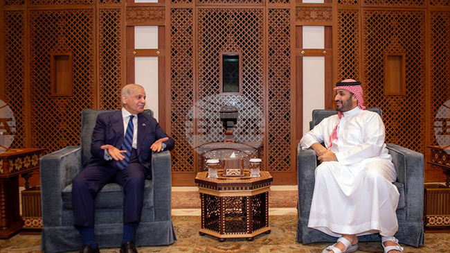 АПП: В телефонен разговор с пакистанския премиер престолонаследникът на Саудитска Арабия приветства мирните усилия на Исламабад