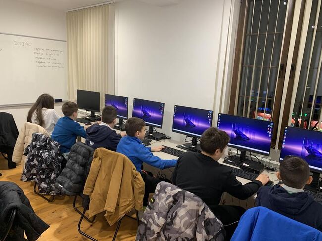 Пилотен курс по програмиране за гимназисти организира Центърът за подкрепа за личностно развитие - Стара Загора