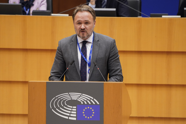 ЕК предлага таксите върху електроенергията да бъдат намалени и да бъдат по-ниски от тези за изкопаемите горива