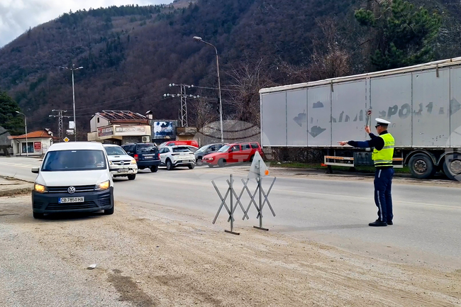 Полицията в Смолян засилва мерките за сигурност и пътен контрол за великденските празници