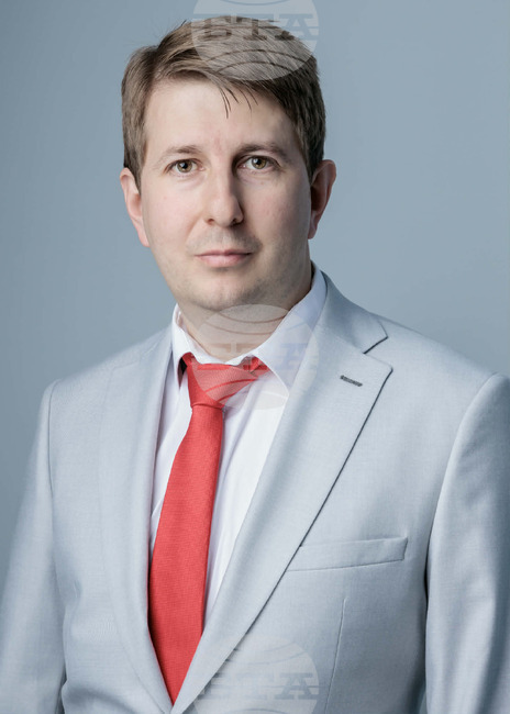 Водачът на листата на „БСП-Обединена левица“ Михаил Михалев призова политическите партии да не облепят с плакати Велико Търново