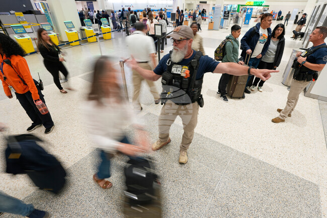 APTOPIX Travel Delays Houston