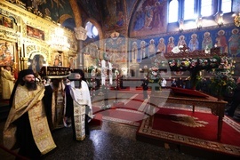 Храм "Света Неделя" - Плащаница - Разпети петък