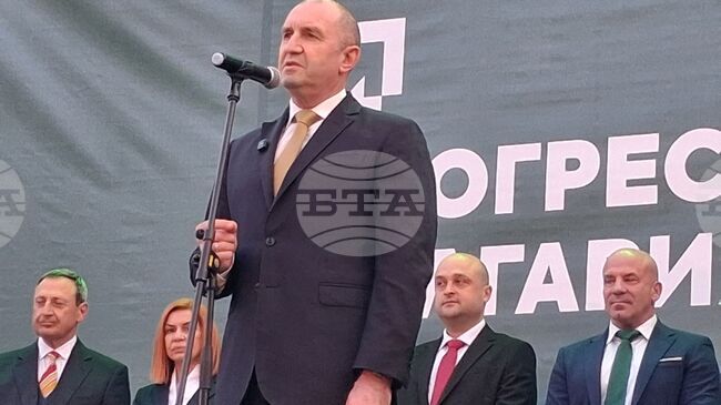 Нагледахме се на управления, които ставаха все по-арогантни и безчувствени към вашите проблеми и надежди, каза Румен Радев на митинг в Ямбол