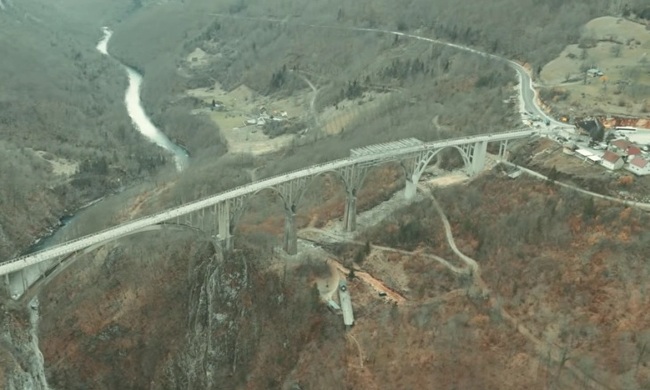 МИНА: Пътното управление на Черна гора публикува видео от реконструкцията на моста „Джуджевица Тара“