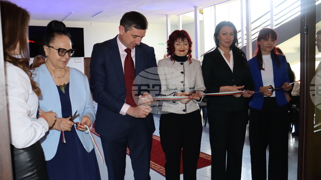 Откриха надграден STEM център Etech&Art в Гимназията по техника и лека промишленост в Попово