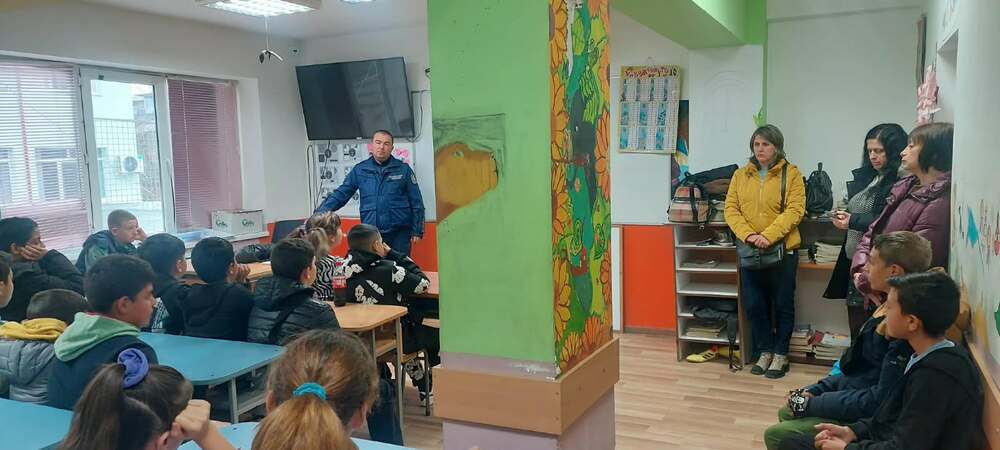 Полицаи в Търговище беседваха с ученици на теми, свързани с личната им безопасност и спазването на обществения ред