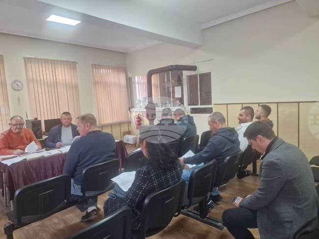 Община Цар Калоян ще търси финансиране за ремонт на пътна отсечка към гробищния парк в града