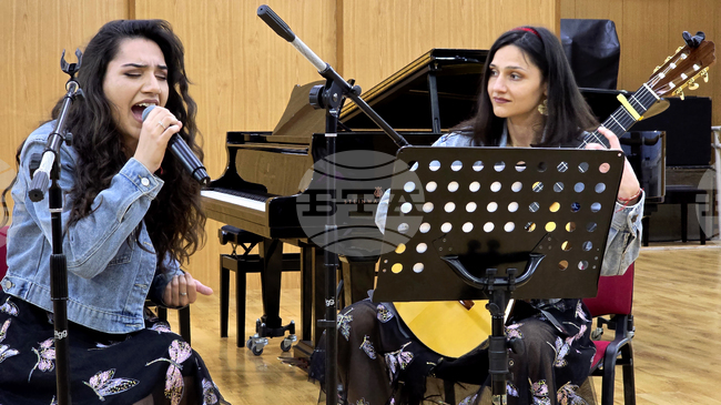 Преподаватели от Националното училище по музикално и танцово изкуство в Пловдив изнесоха пролетен концерт