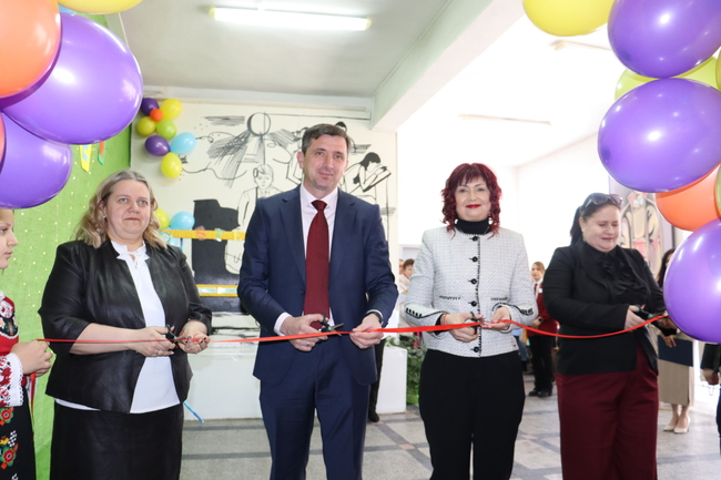 Нов STEM център отвори врати в Средно училище „Васил Левски“ в Опака