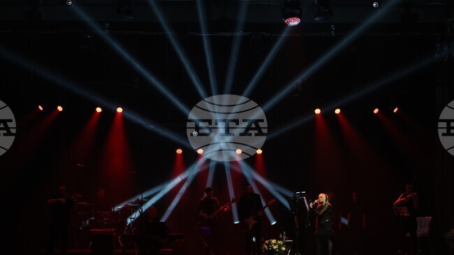 Лили Иванова изправи на крака публиката в Благоевград в първия концерт от националното си турне