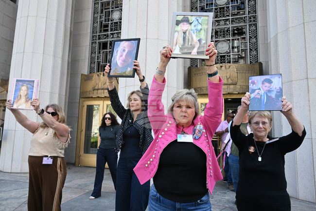 APTOPIX Social Media Kids Trial