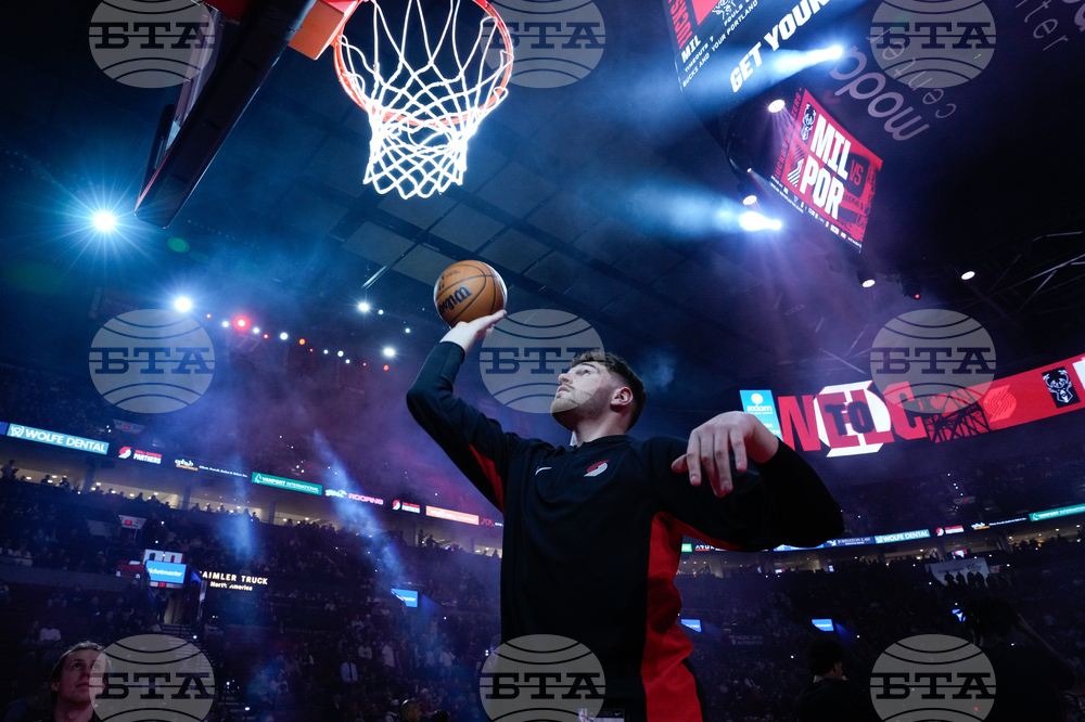 Bucks Trail Blazers Basketball