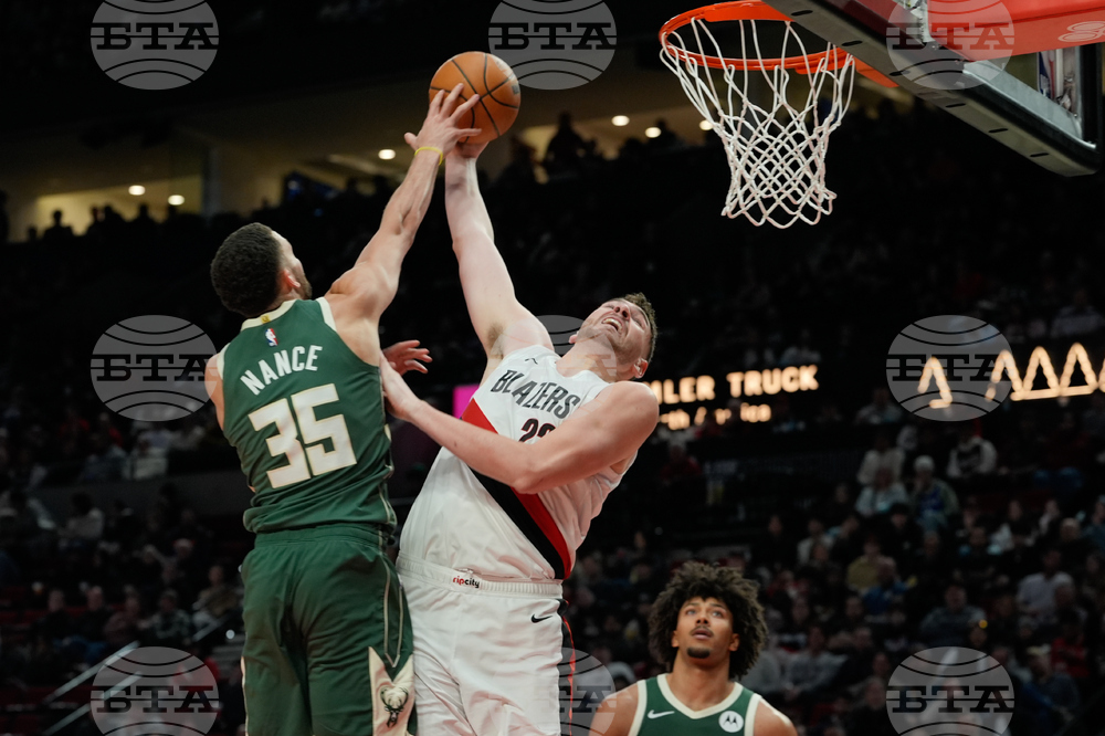 Bucks Trail Blazers Basketball