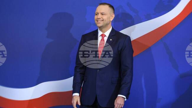 ПАП: Посещението на президента Навроцки в Унгария е вредно за външната политика на Варшава, смята полският външен министър 