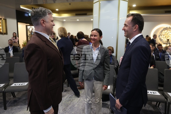 САЩ са отворени за бизнес, каза временно управляващият посолството на САЩ в София Мартин МакДауъл на международен форум