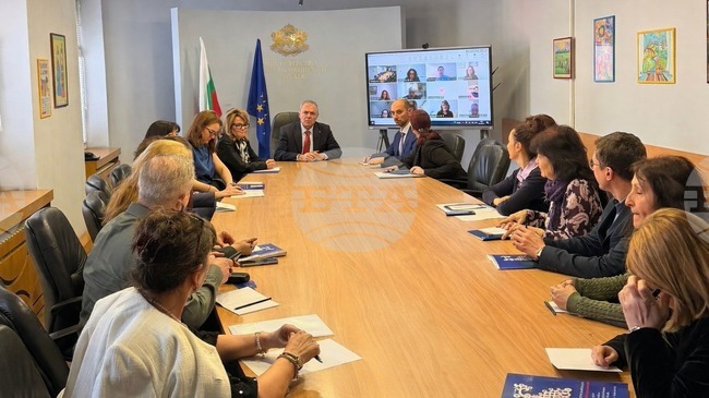 Министерството на образованието и науката ще работи за по-широко присъствие на българистиката зад граница