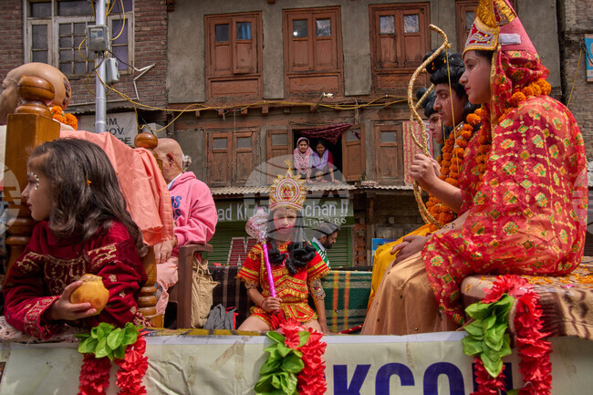 India Kashmir Hindu Festival