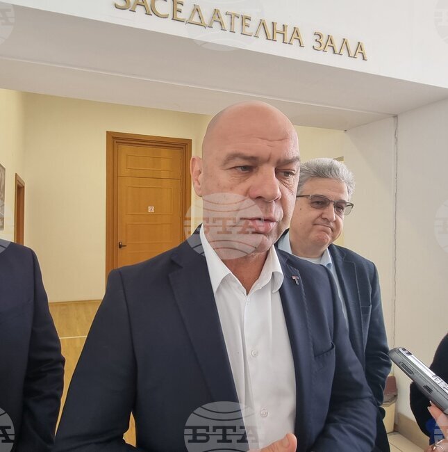 Община Пловдив разработва тестово приложение за следене на градските автобуси в реално време, каза кметът 