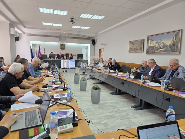 Общинският съвет в Ловеч гласува докладни на кметове на населени места, отчетни документи за 2025 г., предложения, свързани с имоти